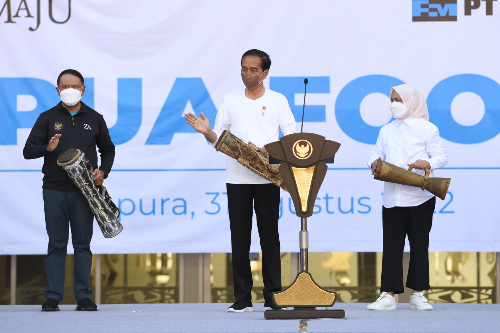 Jokowi Pukul Tifa