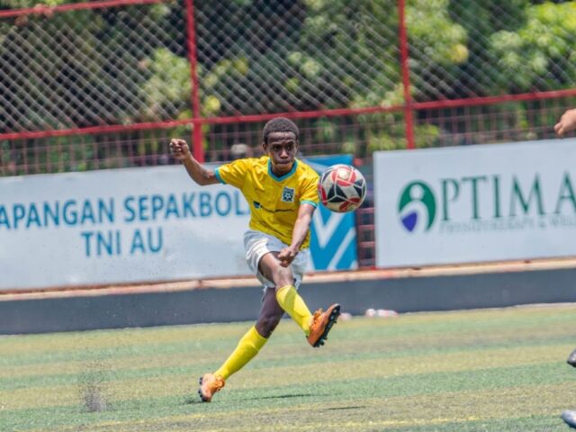 Alumni Papua Football Academy (PFA) Yulius Stenly Waitikitaka Pigay Dipanggil Seleksi Timnas U17 Indonesia